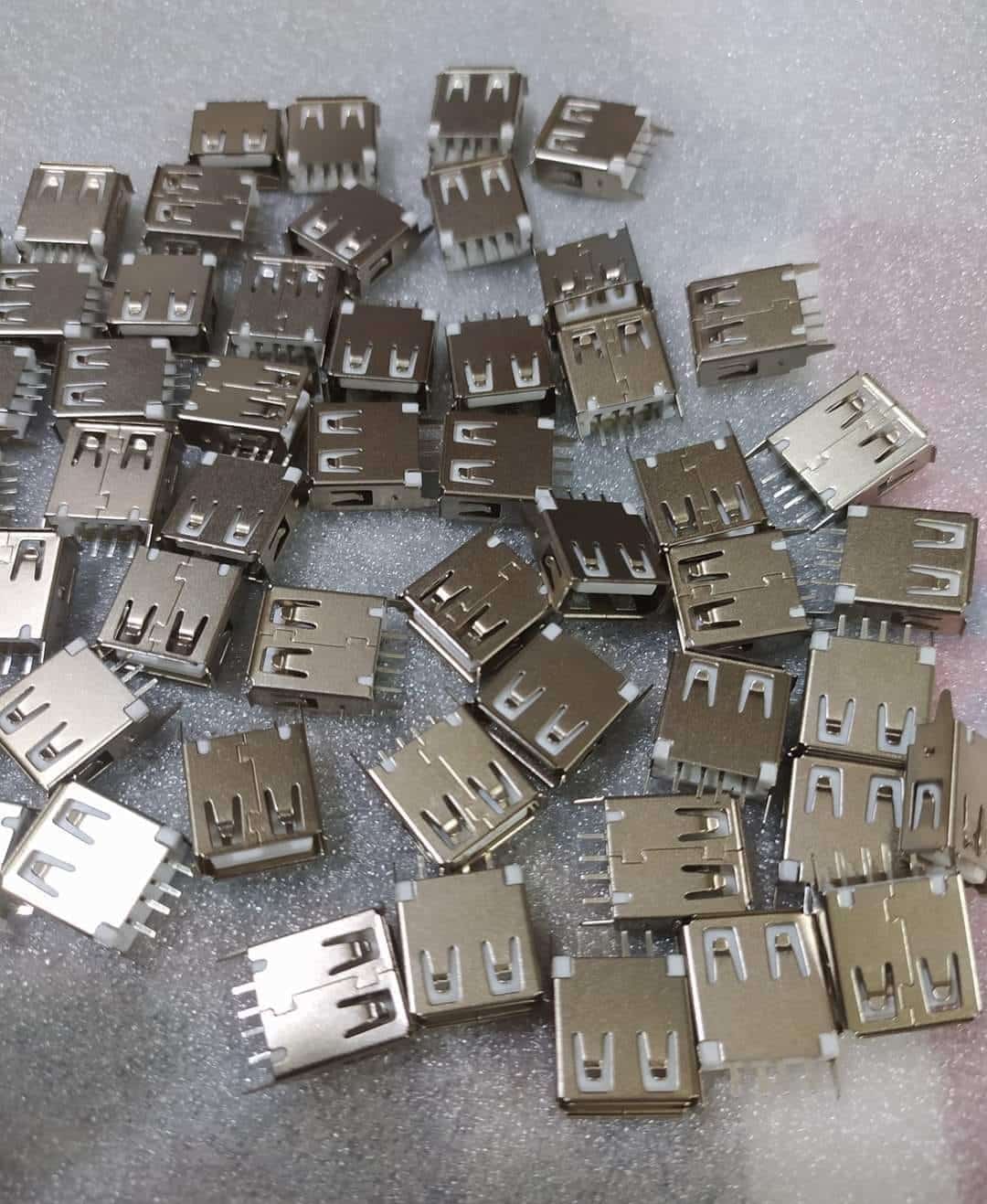 صورة توضيحية لـ سوكت USB شوكه عالي الجودة
